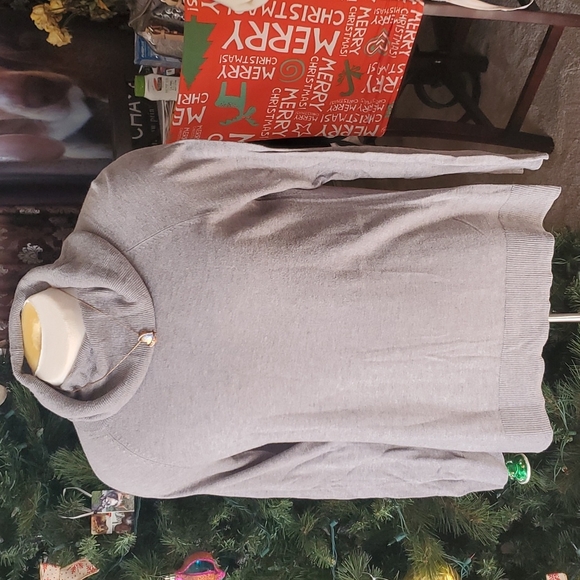 Ellen Tracy Grey Sweater✨️ - Picture 5 of 6